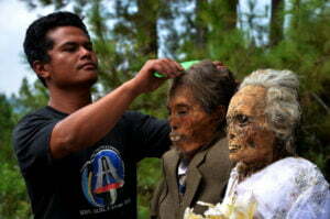 Ma'Nene, Tradisi Mayat Berjalan di Tana Toraja yang Kini Berusia Ratusan Tahun