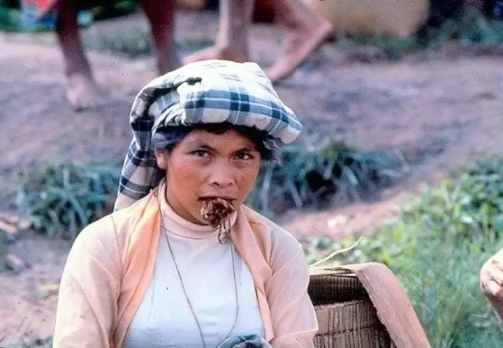 Ibu-ibu Toraja kala itu