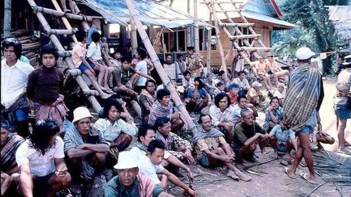Masyarakat Toraja yang sedang berkumpul