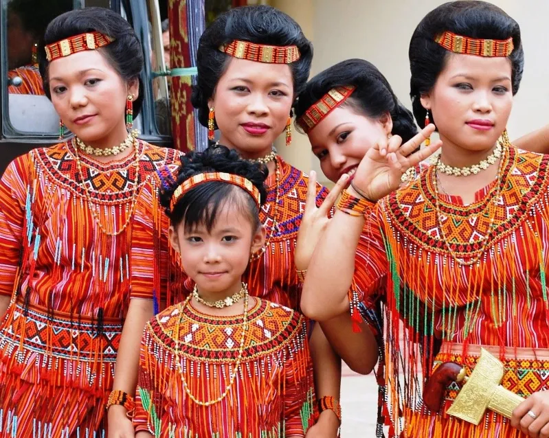 Pakaian Tradisional Suku Toraja