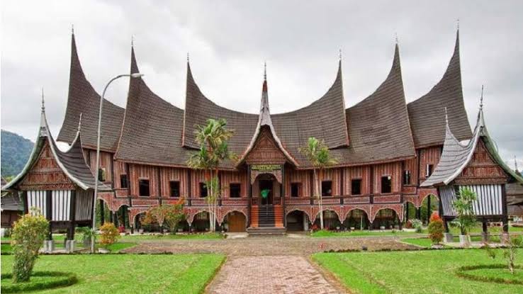 Rumah Gadang Minangkabau yang Penuh Makna dan Filosofi