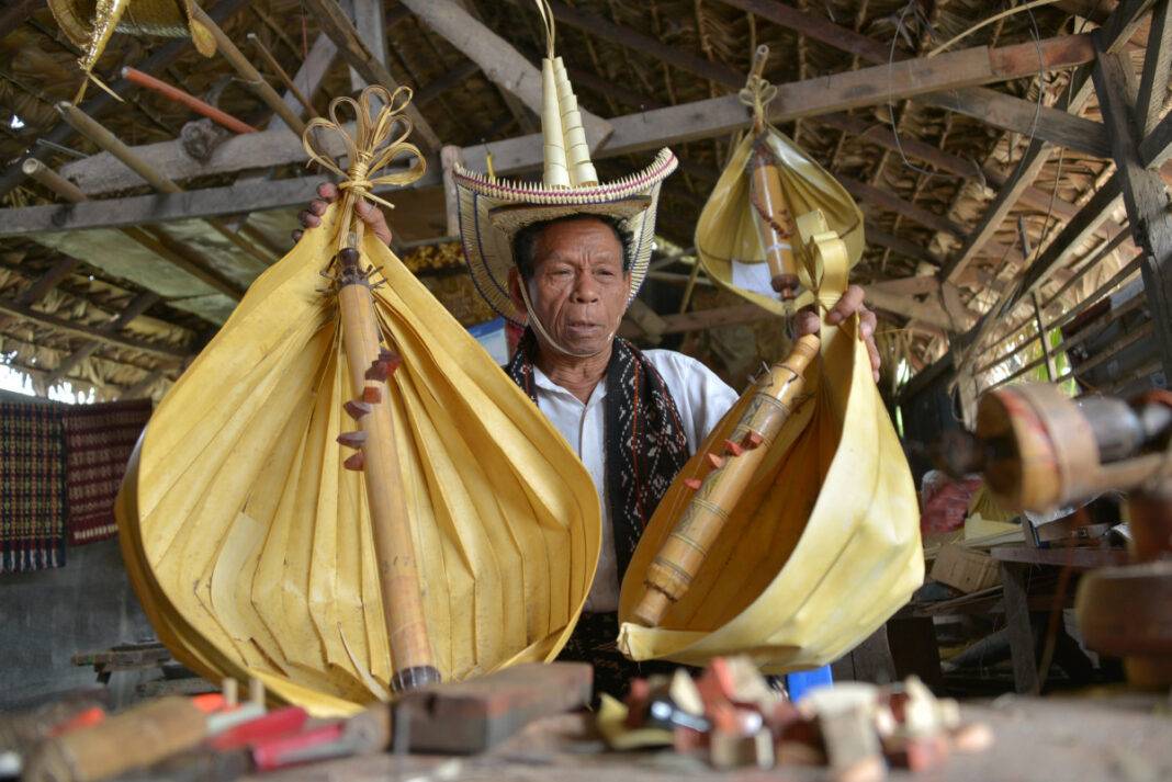 Sasando, Alat Musik Tradisional Untuk Meminang Putri Raja | Dimensi ...