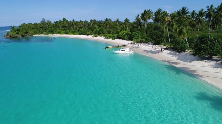 Pantai Mandel, Sepotong Surga di Banggai Kepulauan