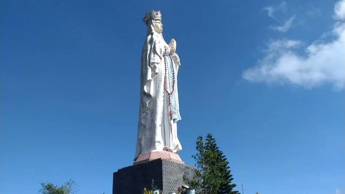 Patung Bunda Maria Wolowio