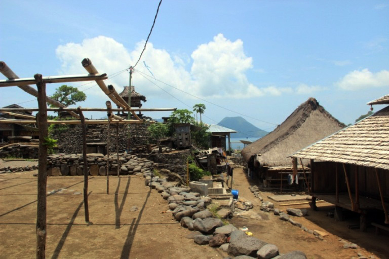Kampung Adat Wolotopo