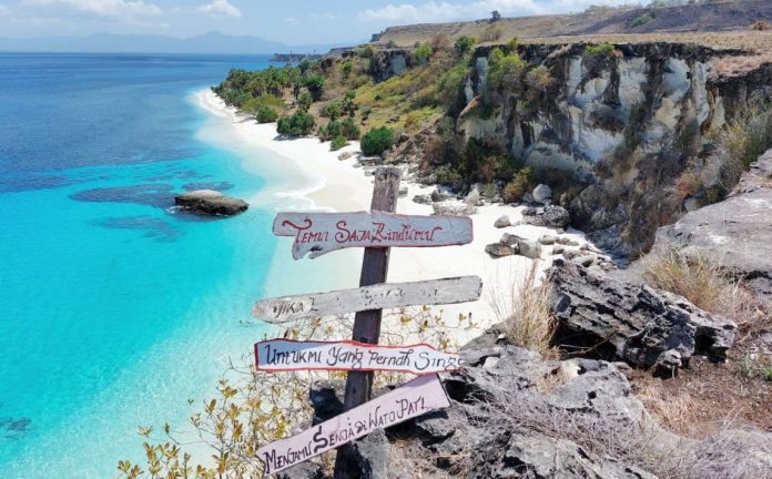 Pantai Watu Peti