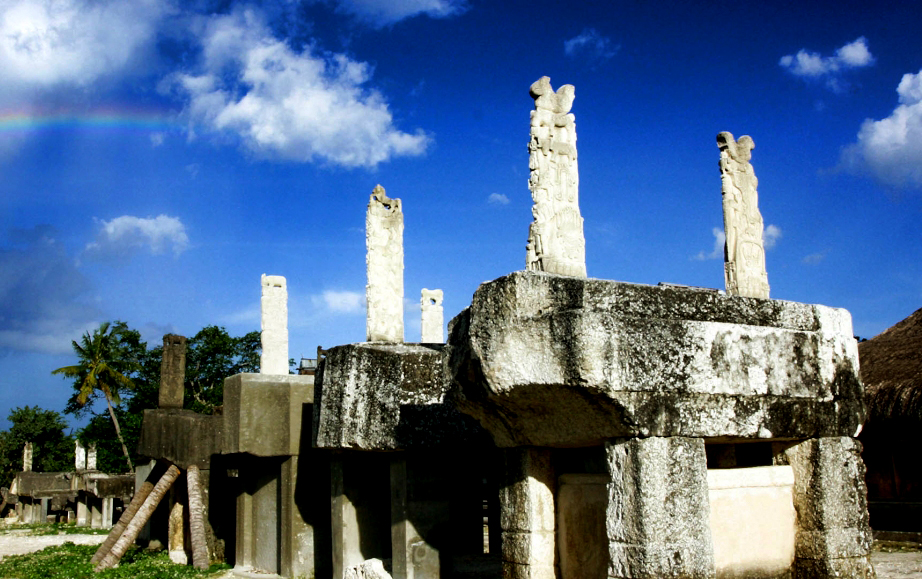 Kubur Batu Megalitik & Tradisi Pemakaman Adat Sumba