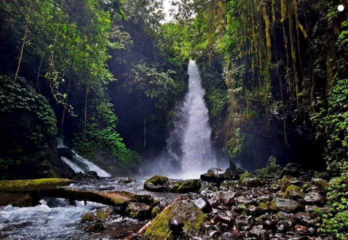 Air Terjun Telunjuk Dewa Raung