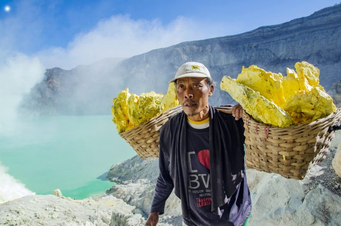 Tambang Belerang Kawah Ijen