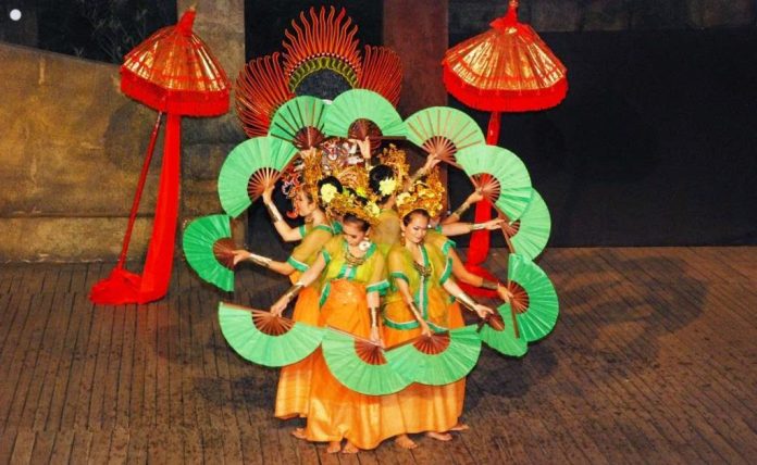 Tari Pakarena
