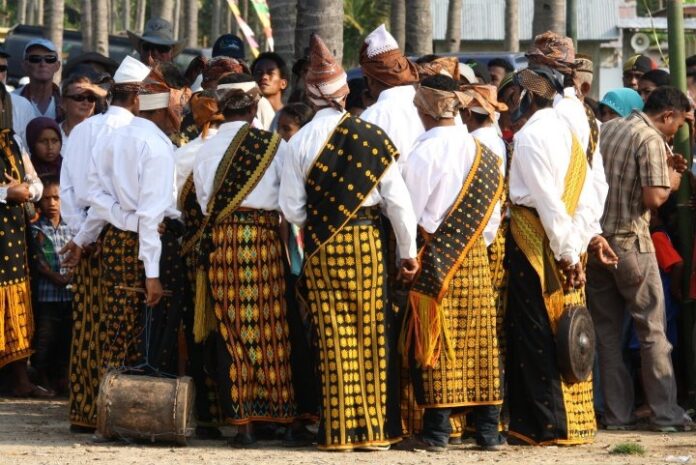 Kain Adat Riung